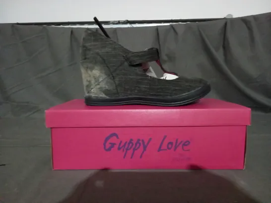 APPROXIMATELY 9 BOXED PAIRS OF GUPPY LOVE BY BLOWFISH WEDGE SHOES IN VARIOUS SIZES TO INCLUDE SIZE 39.5EU