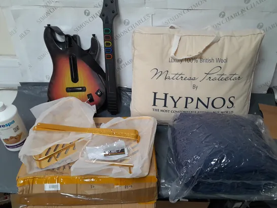 LOT OF 5 ASSORTED ITEMS INCLUDES HYPNOS MATTRESS PROTECTOR, CORNER SHELVING, SURESPA CARTRIDGE CLEANER AND GUITAR HERO GUITAR