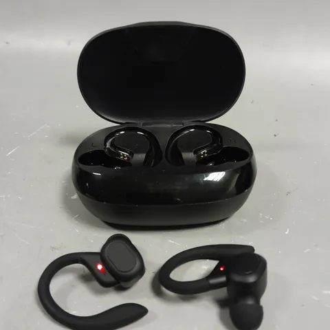 BOXED V5.3 WIRELESS EARPHONE & CASE IN BLACK 