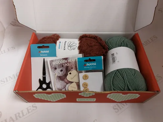 BOXED HOBBII SEWING KIT