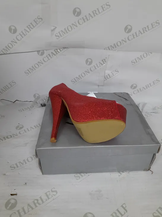 BOXED PAIR OF CASANDRA PLATFORM STILLETO HEEL IN RED GLITTER SIZE 5