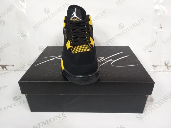 BOXED PAIR OF NIKE AIR JORDAN 4 RETRO SHOES IN BLACK/YELLOW UK SIZE 8