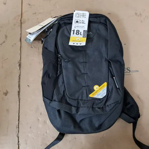 CRAIGHOPPER 18L BACKPACK IN BLACK 