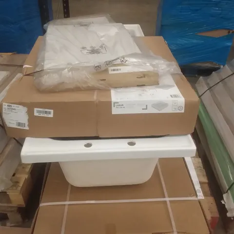 BOXED PALLET OF SHOWERBATH PANELS 