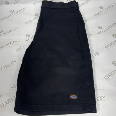 DICKIES SHORTS IN BLACK SIZE W36