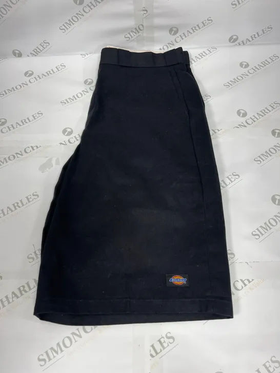 DICKIES SHORTS IN BLACK SIZE W36