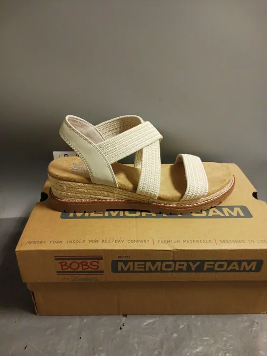 BOB'S FROM SKECHERS WEDGE HEEL SANDALS SIZE 5