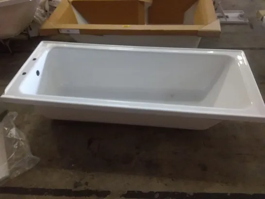 WHITE BATHTUB WITH 2 TAP HOLES AND 2 BATHTUB PANELS OF DIFFERING SHAPE