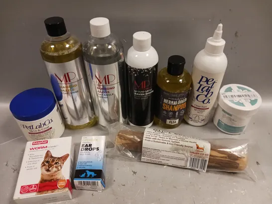 APPROXIMATELY 15 ASSORTED PET CARE PRODUCTS TO INCLUDE OLIVE BRANCH DOG CHEW, WORM CLEAR, EAR DROPS ETC 