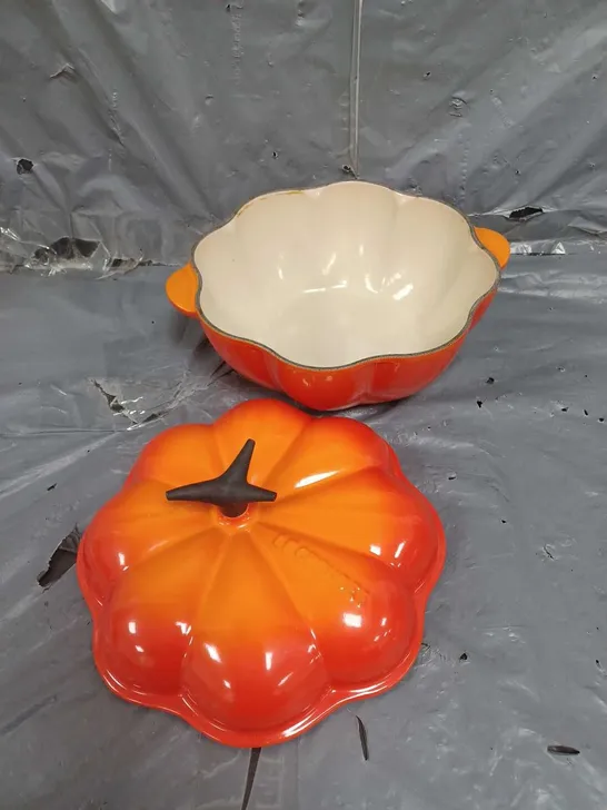 LE CREUSET PUMPKIN COOKWARE DISH IN ORANGE