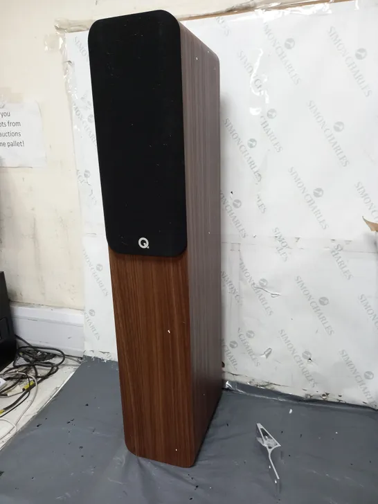 PAIR OF BOXED Q ACOUSTICS Q 5040 COMPACT FLOORSTANDING SPEAKER DARK SPRUCE