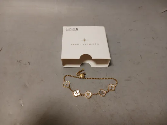 BOXED ABBOTTLYON GOLDEN BRACELET WITH LETTERS - JNWZA