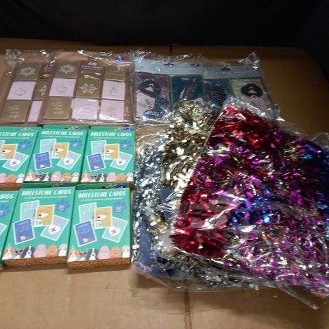 LOT OF ASSORTED CRAFT ITEMS TO INCLUDE MONEY WALLETS GIFT TAGS AND MILESTONE CARDS