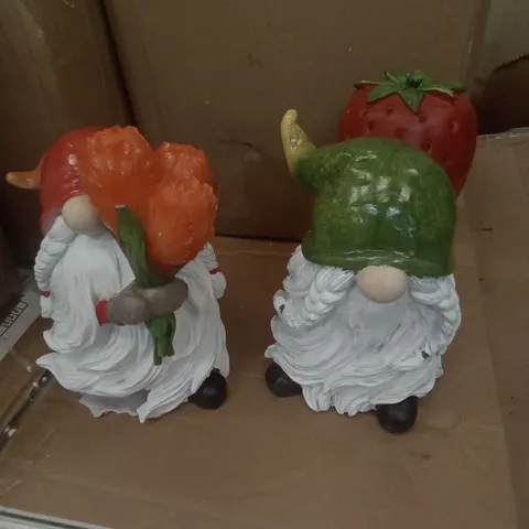 BOXED SET OF 2 CARRYING GNOMES