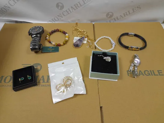 LOT OF APPROXIMATLY 15 ASSORTED JEWELLERY ITEMS TO INCLUDE PERSONALISED NECKLACE, DESIGNER WATCH, STUD EARRINGS ETC