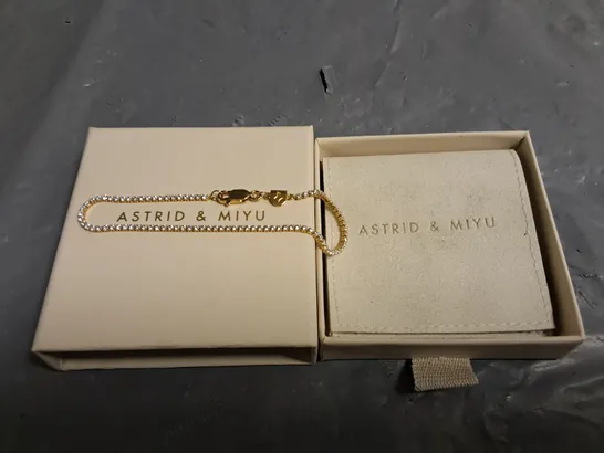 ASTRID & MIYU BRACELET IN GIFT BOX