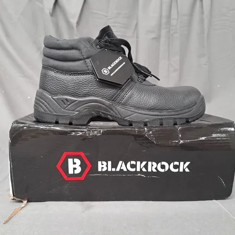 BOXED PAIR OF BLACKROCK CHUKKA BOOTS IN BLACK UK SIZE 6