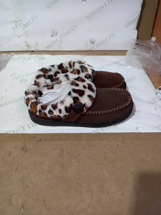 LADIES SIZE5 EARTH ORIGINS FLUFFY SLIPPERS