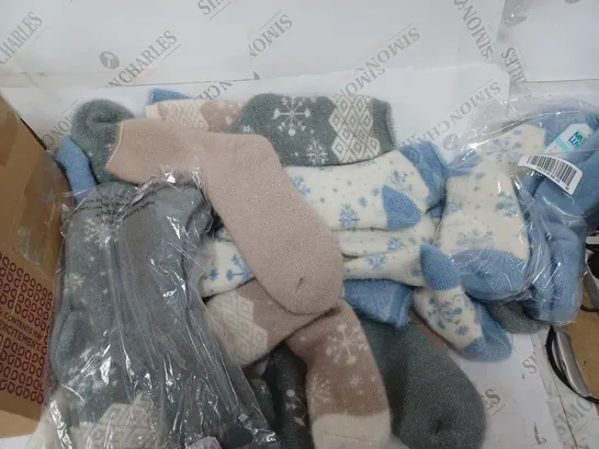 BOX OF 15 FLUFFY SOCKS