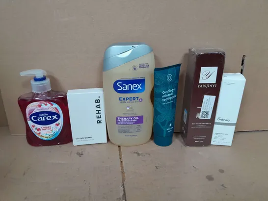 BOX OF APPROX 22 ASSORTED HEALTH AND BEAUTY ITEMS TO INCLUDE - CAREX HAND SOAP , SANEX THERAPY OIL , REHAB OILING COMB ETC