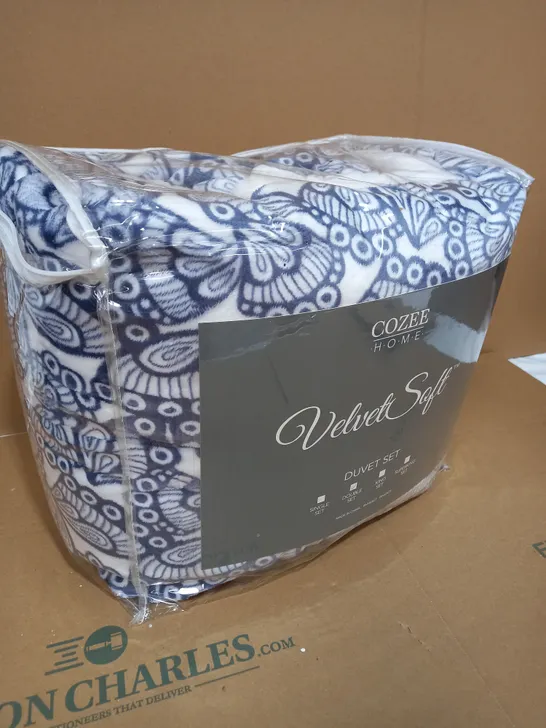 BLUE & WHITE BUTTERLY VELVET BEDDING SET - DOUBLE