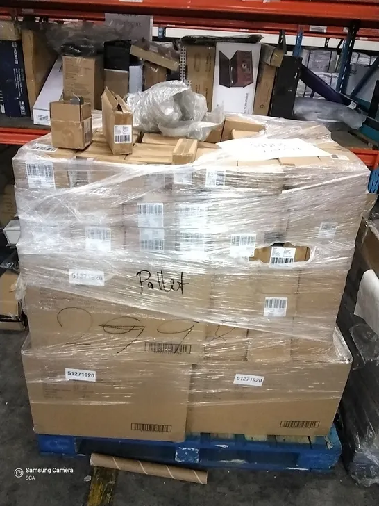 PALLET OF APPROXIMATELY 600 BOXES CONTAINING 3 BRAND NEW 2M GOLD PLATED AUDIO CABLES & APPROXIMATELY 30 BOXES CONTAINING 4 BRAND NEW STEREO SPLITTERS