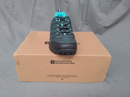 BOXED PAIR OF MOUNTAIN WAREHOUSE OUTDOOR WOMENS WALKING SHOE II IN DARK TEAL UK SIZE 5