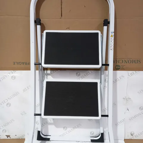 BOXED WHITE/BLACK STEP LADDER