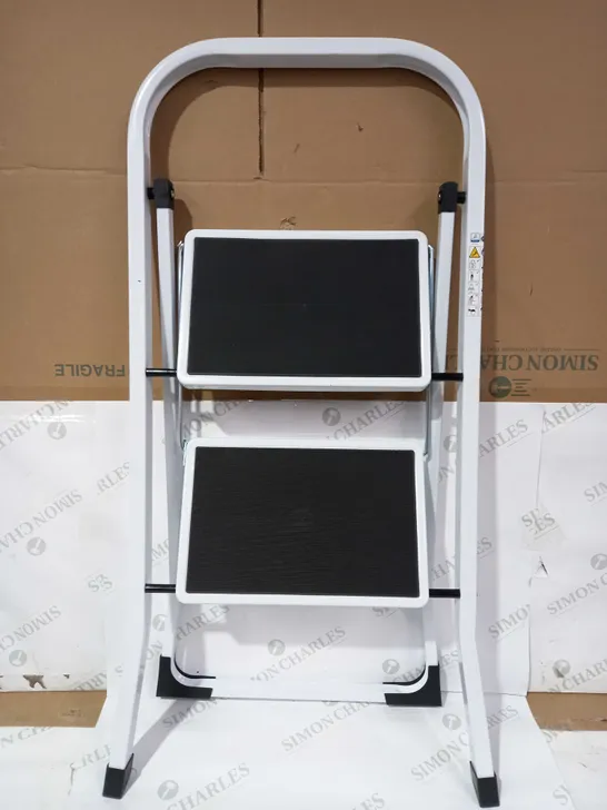 BOXED WHITE/BLACK STEP LADDER