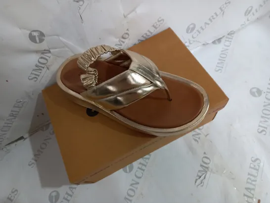 BOXED ADESSO LEATHER PLATFORM SANDAL IN GOLD SIZE 6