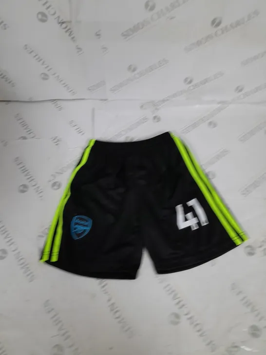 ARSENAL FC AWAY SHIRT AND SHORTS SIZE 22