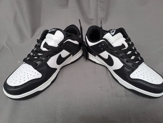 BOXED PAIR OF NIKE SHOES IN BLACK/WHITE UK SIZE 5.5