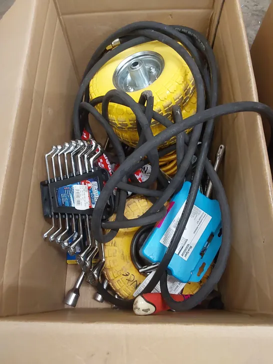 BOX OF ASSORTED TOOLS AND ACCESSORIES 