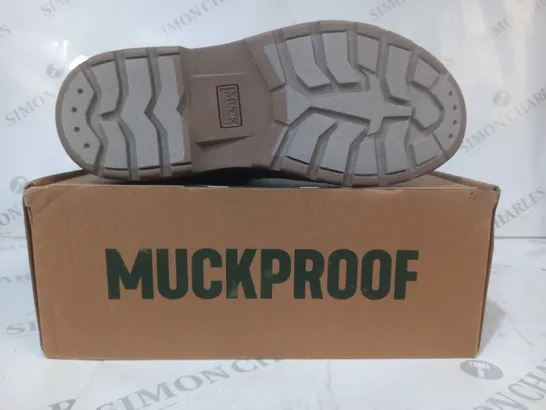 BOXED PAIR OF MUCK MOAW300 BOOTS IN GREEN UK SIZE 6