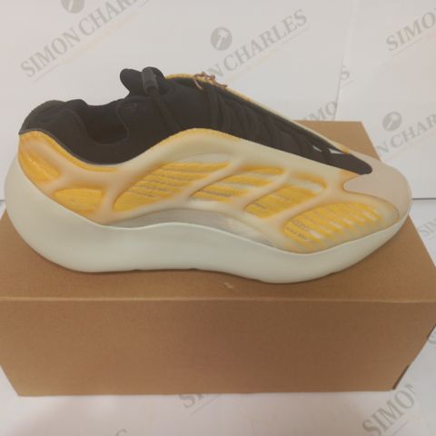 BOXED PAIR OF DESIGNER SHOES IN THE STYLE OF ADIDAS IN YELLOW/CREAM UK SIZE 10