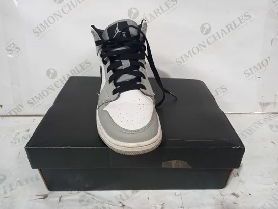 BOXED PAIR OF NIKE AIR JORDAN 1 MID SHOES IN GREY/WHITE/BLACK UK SIZE 5