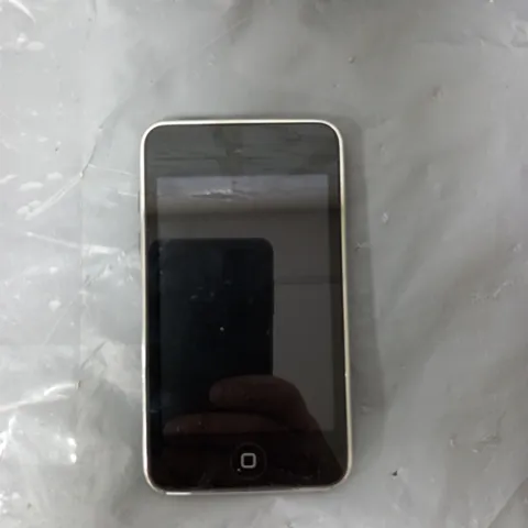 APPLE IPOD TOUCH SILVER A1318