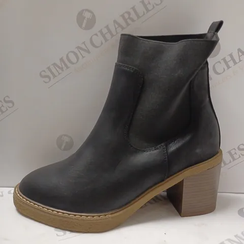 EVANS BROOKE ANKLE BOOTS, BLACK - SIZE 6