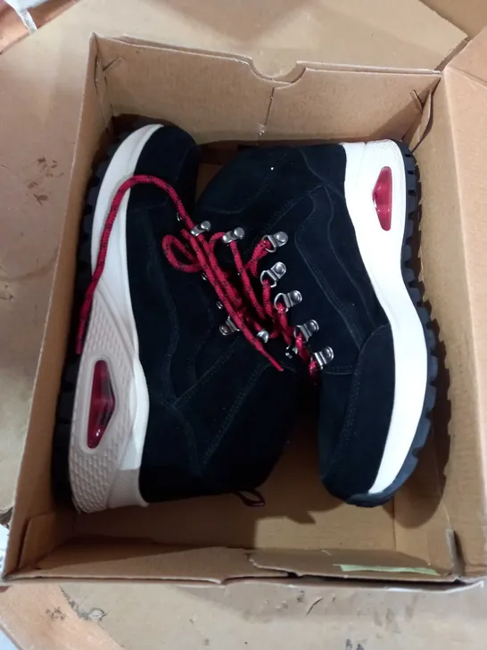 SKETCHERS TO HIGH TRAINERS SIZE 7