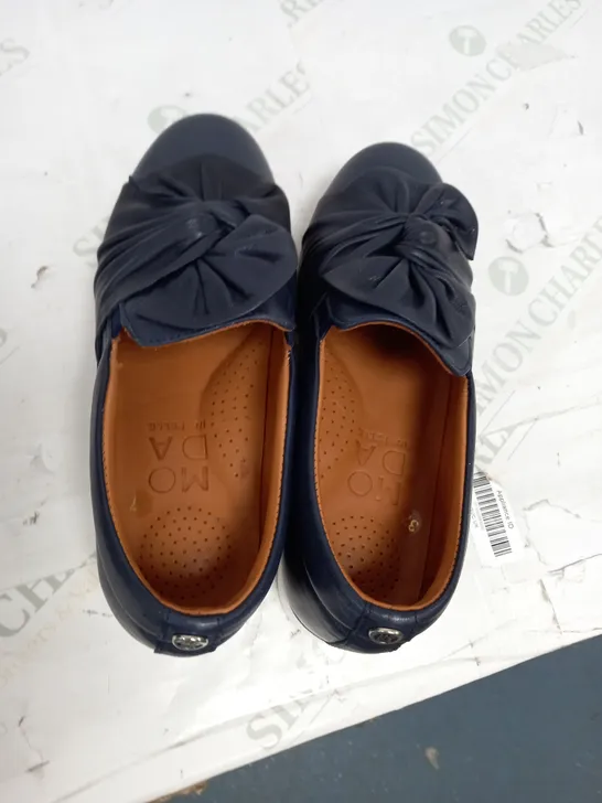 BOXED ANETTE TWIST NAVY SHOES SIZE 4