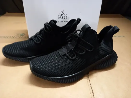 BOXED PAIR OF BEE INSPIRED COLE RUNNER BLACK/REFLECTIVE TRAINERS - EU 45