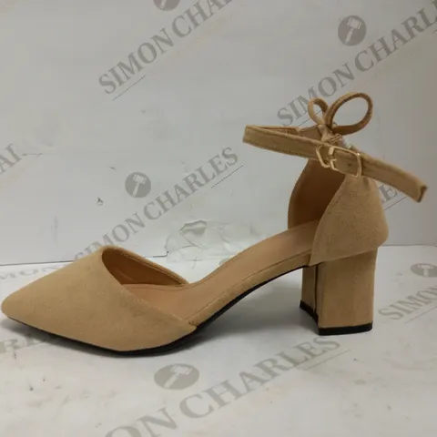 DESIGNER SUEDE STYLE HEELS UK SIZE 6