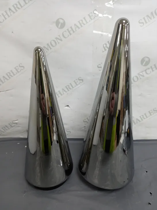 BOXED KELLY HOPPEN SET OF 2 INDOOR/OUTDOOR PRELIT GLASS DECOR - REFLECTIVE CONES