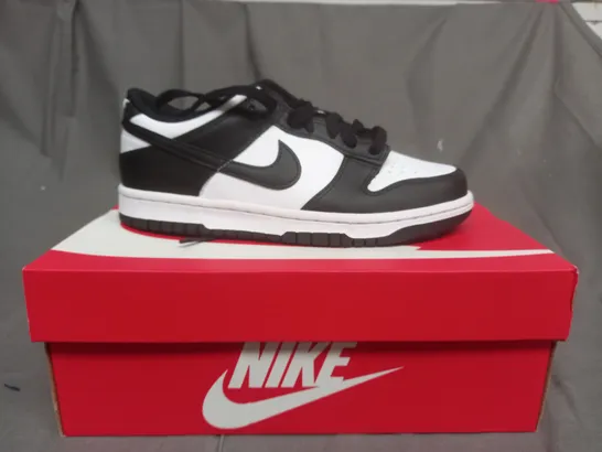 BOXED PAIR OF NIKE TRAINERS IN WHITE AND BLACK UK SIZE 5