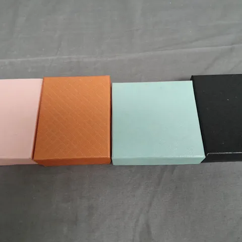 LARGE QUANTITY OF EMPTY GIFT BOXES IN MIXED COLOURS - BOX DIMENSIONS 9X7X3CM 