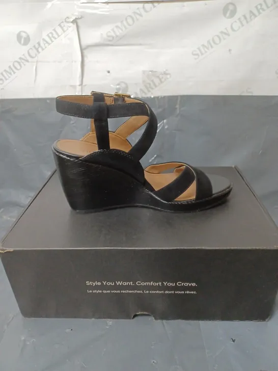 VIONIC WEDGE SANDALS BLACK SIZE 7