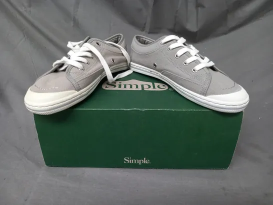 BOXED PAIR OF SIMPLE SATIRE CANVAS SNEAKERS IN GREY SIZE 4