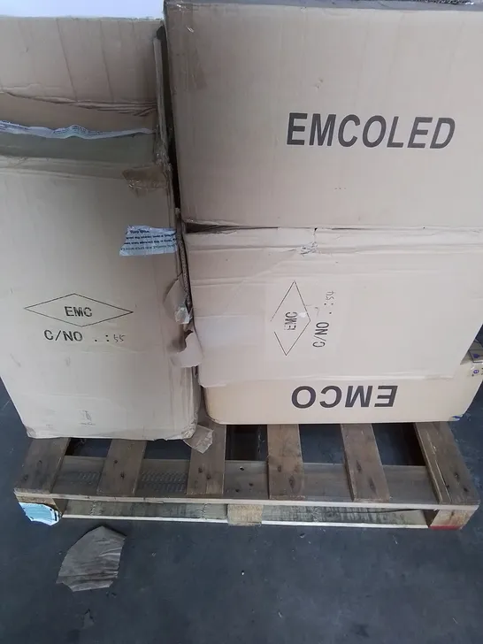 PALLET OF APPROXIMATELY 8 MULTI PACK BOXES OF EMCOLED TO INCLUDE - LOW ENERGY FLOOD LIGHT , EMCOLED 6W BULB , OL024SS DOWNLIGHT ETC   - COLLECTION ONLY