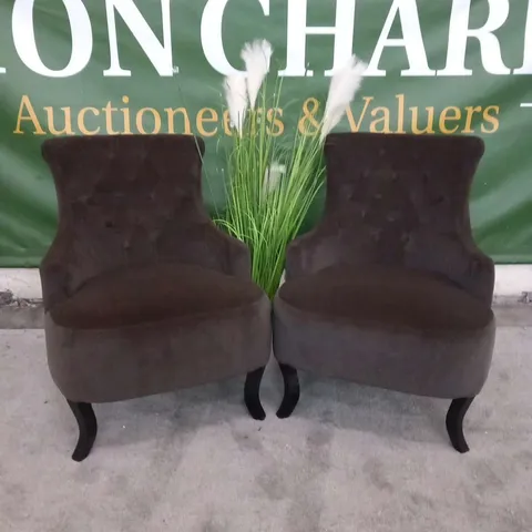PAIR OF DESIGNER BROWN FABRIC LIVING ROOM CHAIR WITH BUTTON BACK DETAIL 