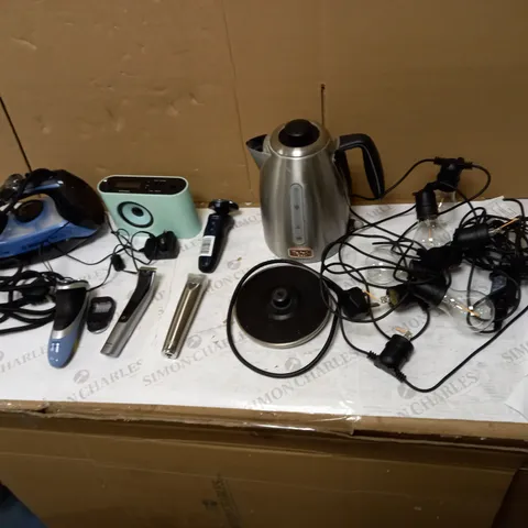 LOT OF APPROX. 8 ASSORTED JOHN LEWIS ITEMS TO INCLUDE BODY SHAVERS, IRONS, RADIO ETC